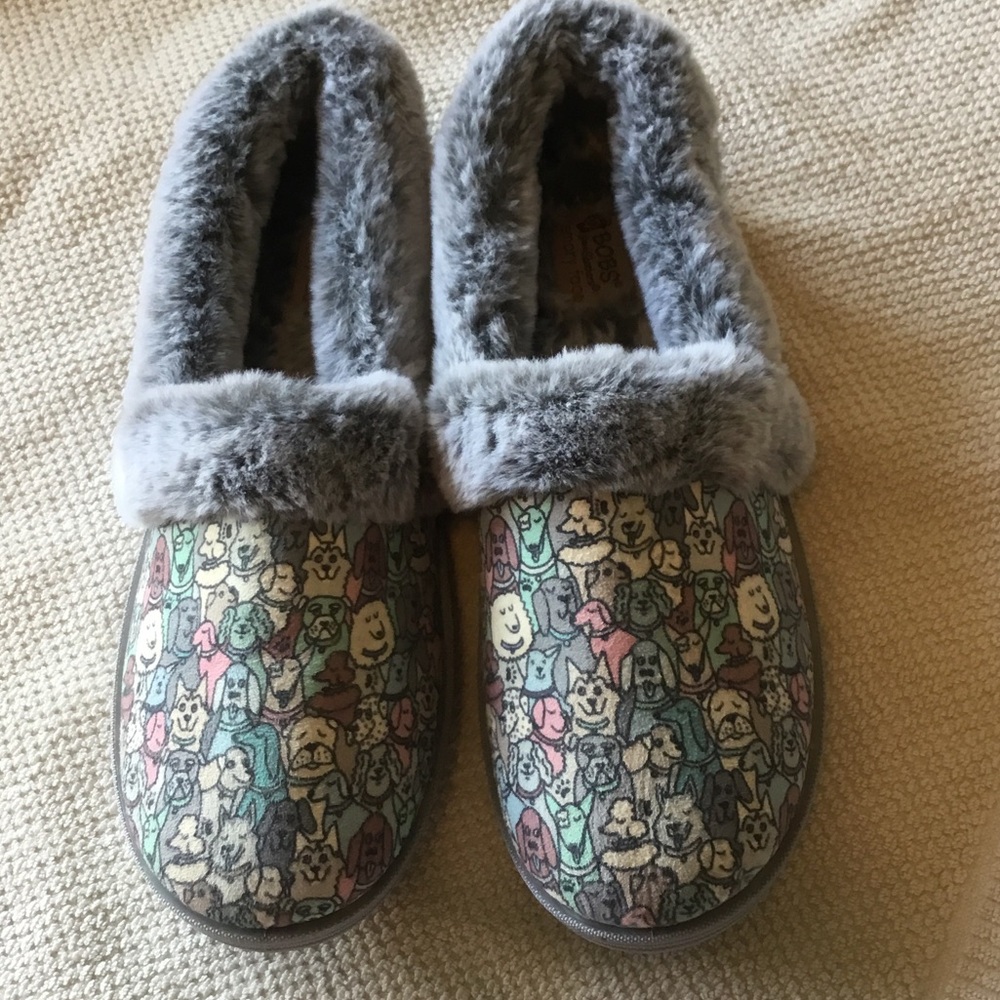 Gray Faux-Fur Lined Slip-On Slippers with Multicolor Dog Print